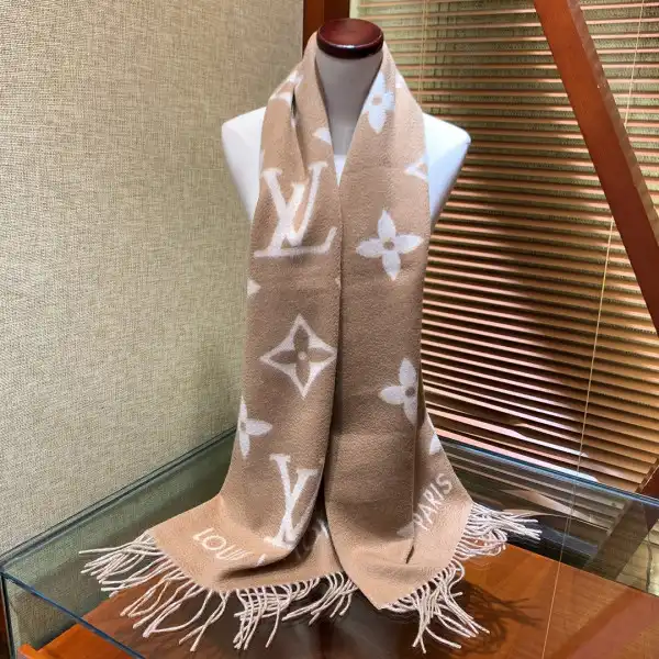 Rep LOUIS VUITTON REYKJAVIK SCARF 0124