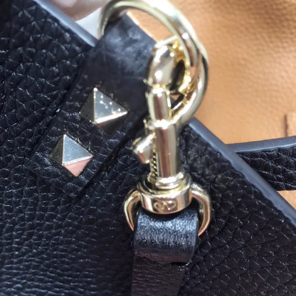 Rep VALENTINO MEDIUM GRAIN CALFSKIN LEATHER ROCKSTUD BAG 0113