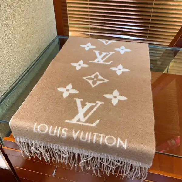 Rep LOUIS VUITTON REYKJAVIK SCARF 0124