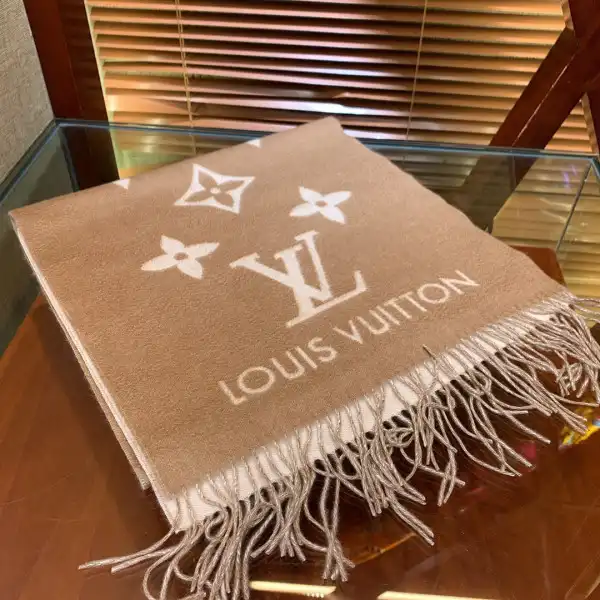 Rep LOUIS VUITTON REYKJAVIK SCARF 0124