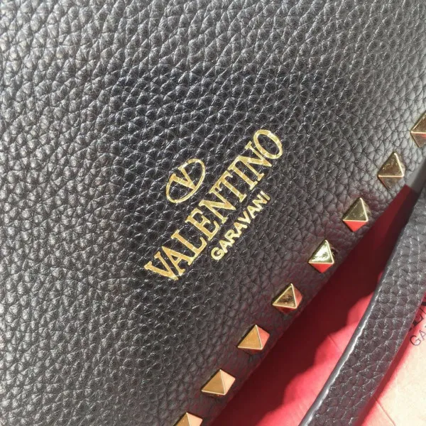 Rep VALENTINO MEDIUM GRAIN CALFSKIN LEATHER ROCKSTUD BAG 0113