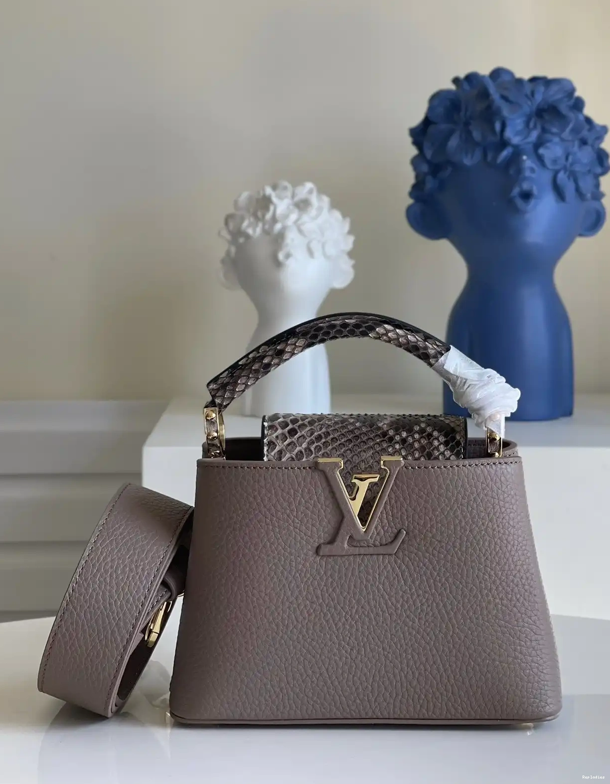 Affordable VUITTON LOUIS MINI CAPUCINES 0222