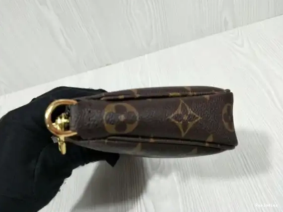 Cheap Vuitton Louis POCHETTE ACCESSOIRES 0222