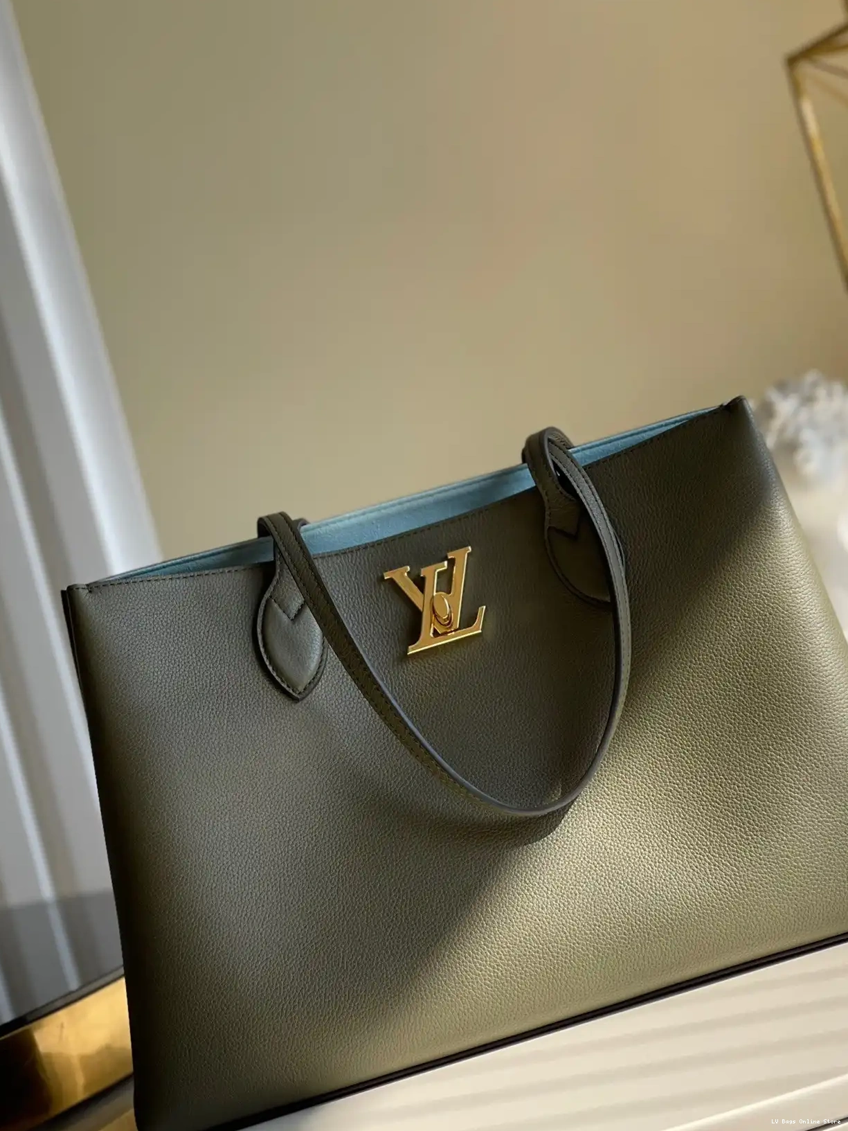 Rep VUITTON LOCKME SHOPPER LOUIS 0215