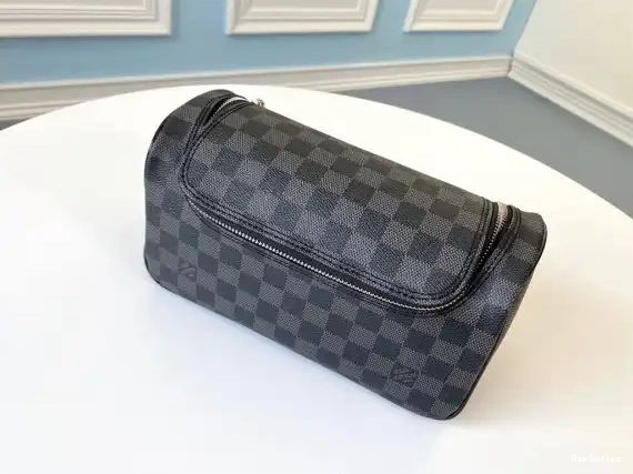 Cheap VUITTON LOUIS TOILETRY POUCH 0222