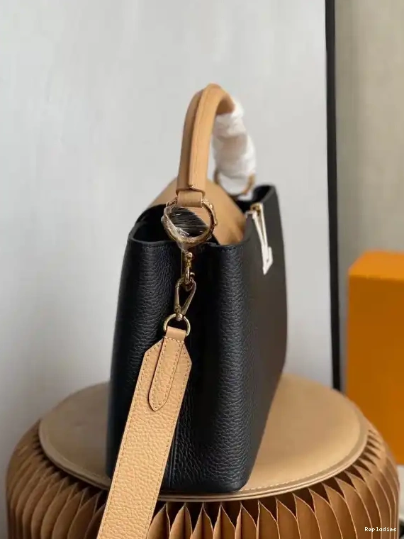 Rep MM Louis Vuitton CAPUCINES 0225