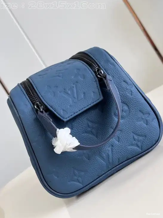 Rep bag-23*13*12CM LOUIS DOPP KIT LOCKER VUITTON 0224