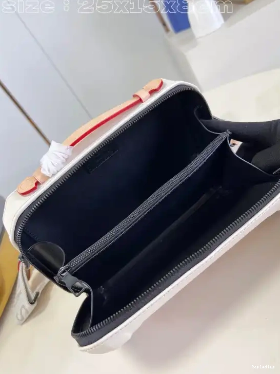 Affordable VUITTON Trunk LOUIS Future 0320